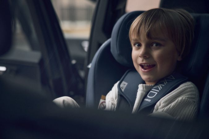 Axkid Minikid 4 Pro - fotelik samochodowy 61-125 cm z wydłużonym oparciem