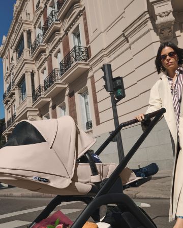 Bugaboo Dragonfly Plus - miejski wózek spacerowy z powiększoną budką