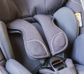 BeSafe IZi Modular X1 i-Size - fotelik samochodowy dla dzieci od 61 do 105 cm z ergonomicznymi nakładkami na pasy