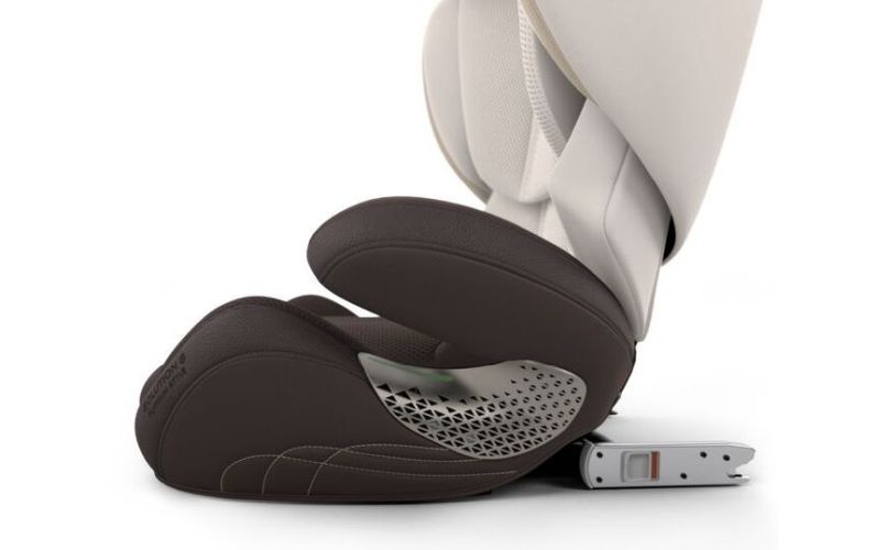 Zintegrowane złącza ISOFIX i montaż fotelika Cybex Solution S