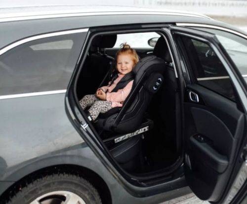 Axkid One+ i-Size - fotelik samochodowy dla dzieci od 40 do 125 cm wzrostu