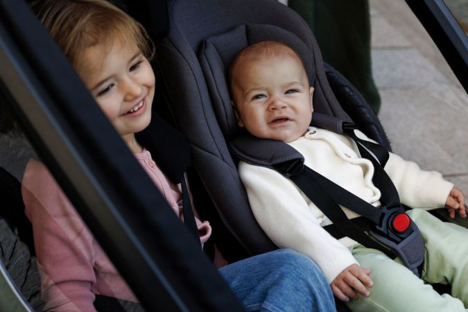 Hamax Outback Next 2 - podwójna przyczepka rowerowa z obszerną kabiną