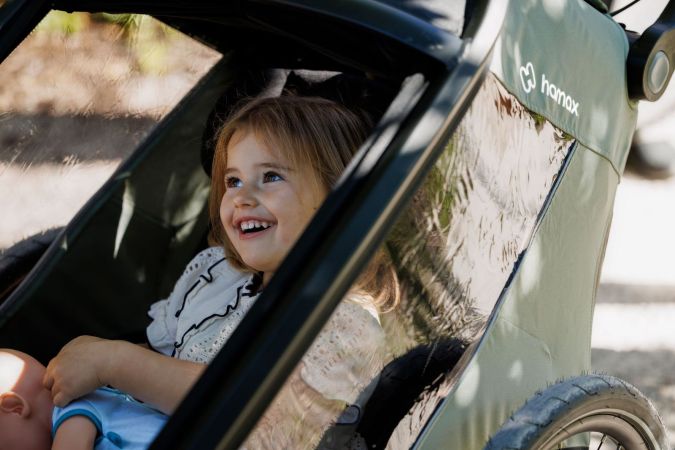 Hamax Outback Next - przyczepka rowerowa z przestronną kabina