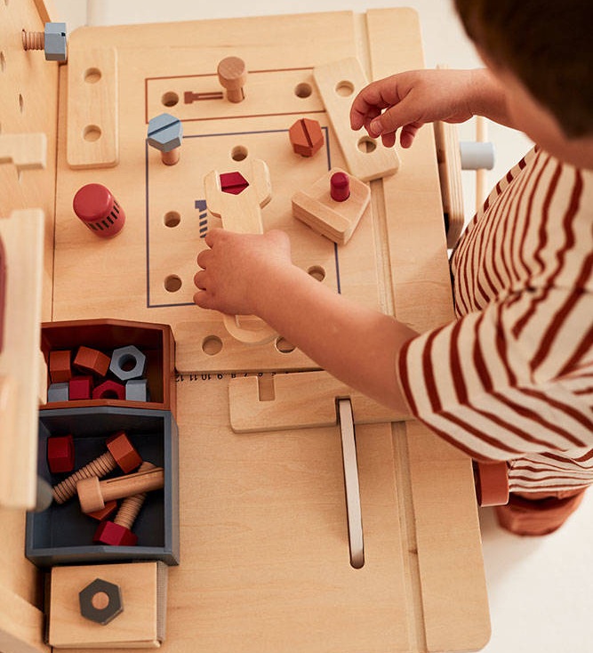 Blat stołu warsztatowego Kid's Concept z imadłem, piłą tarczową i otworami na śruby