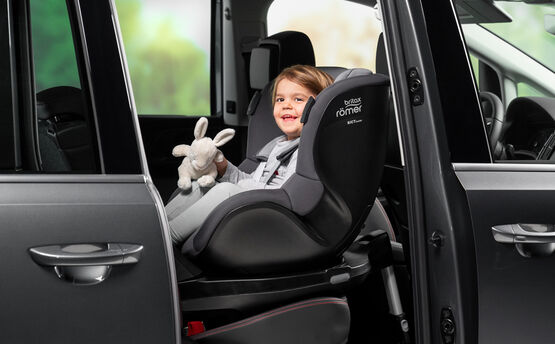 Britax Romer, Dualfix iSense - fotelik samochodowy dla dzieci od 61 do 105 cm wzrostu