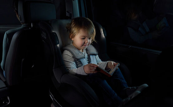 Britax Romer, Dualfix iSense - fotelik samochodowy dla dzieci od 61 do 105 cm wzrostu z technologią iSense
