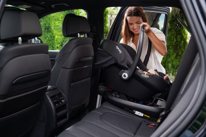 Lionelo Astrid i-Size Set - fotelik samochodowy dla dzieci od 40 do 87 cm wzrostu z bazą Isofix