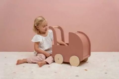 Little Dutch Drewniany wózek dla lalek z pościelą w stylu retro