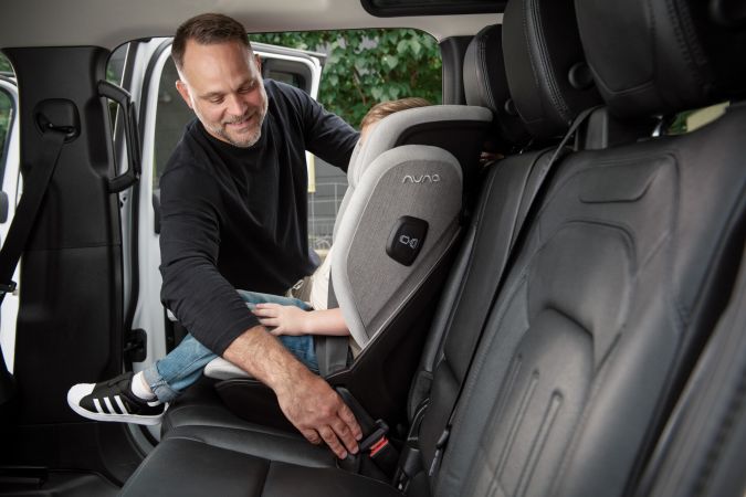 Nuna AACE lx -fotelik dla dzieci 100-150 cm łatwo montowany w aucie
