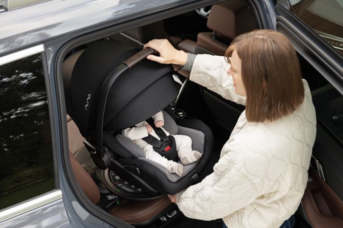 Nuna Base Curv - obrotowa baza isofix do fotelików samochodowych
