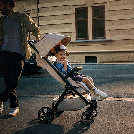 Nuna TRVL LX BMW - wózek spacerowy z wygodnym siedziskiem