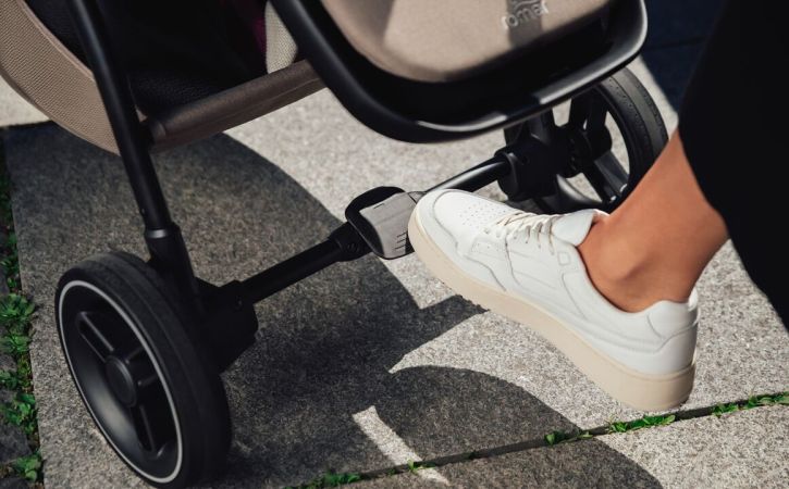 Britax Romer Rio - kompaktowy wózek spacerowy z wygodnym w obsłudze hamulcem