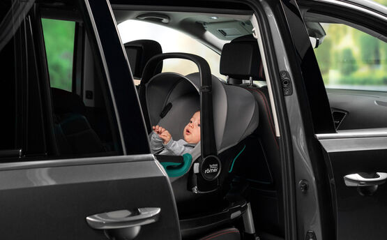 Britax Romer Baby-Safe iSense - fotelik samochodowy od urodzenia do 15 miesiąca życia, od 40 do 83 cm wzrostu-w mamaija