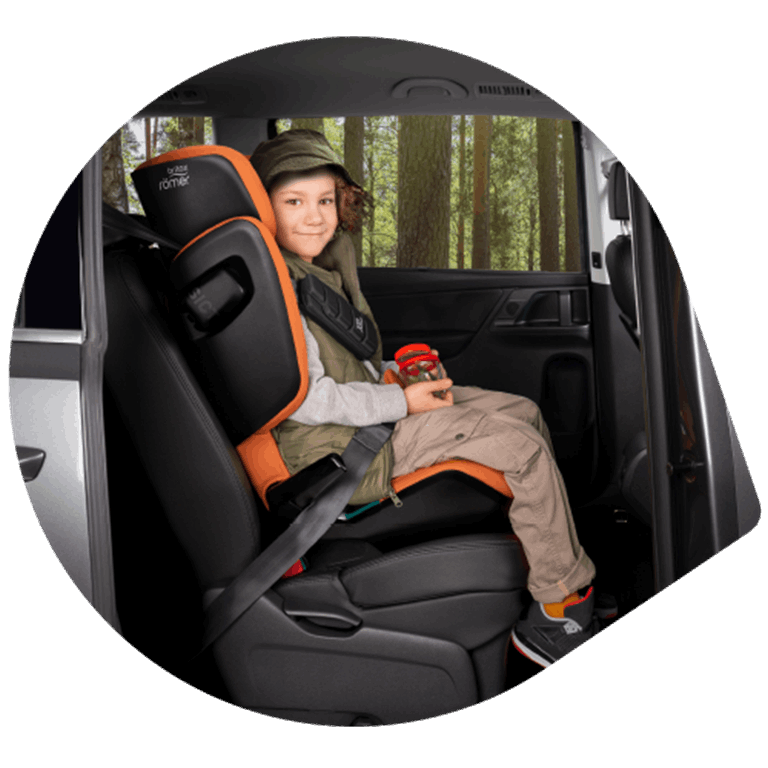 Britax Romer Kidfix i-Size - fotelik samochodowy dla dzieci od 3,5 roku do 12 roku życia 15-36 kg w aucie w mamaija