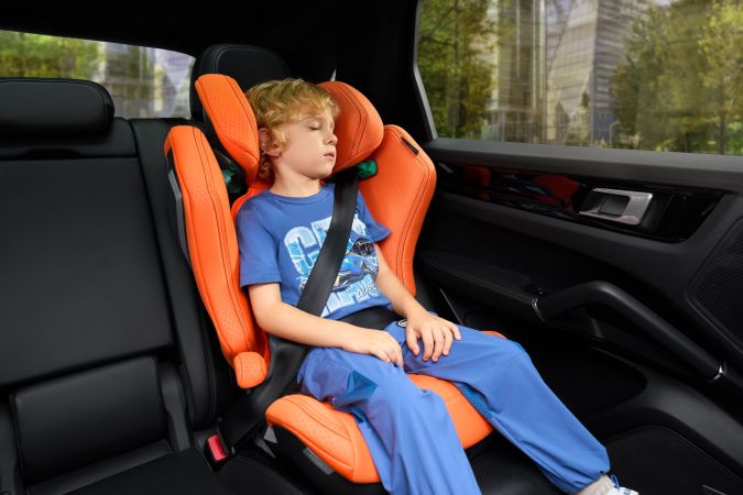 Recaro Axion 1 - fotelik samochodowy od 100 do 150 cm z amortyzującą wkładką z pianki poliuretanowej