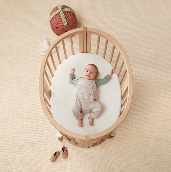 Stokke Sleepi Mini - przytulne owalne łóżeczko niemowlęce