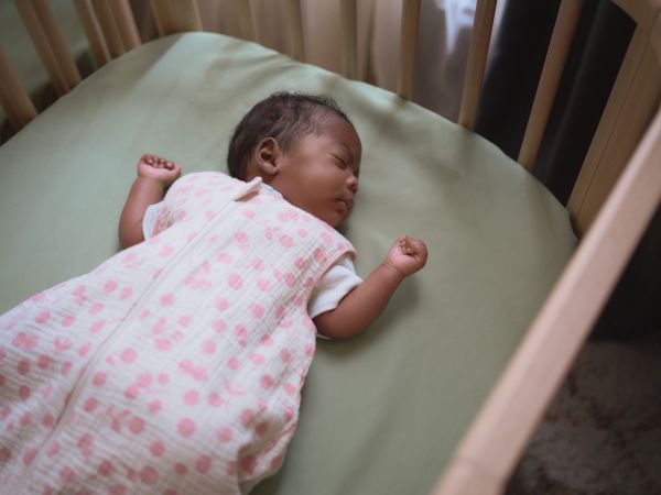 Stokke Nighti Mini Protection Sheet - praktyczne prześcieradło ochronne 60x80 cm