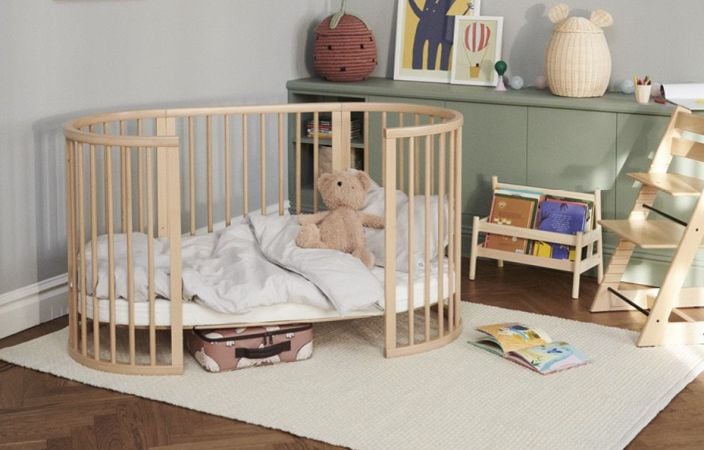 Stokke Sleepi Mini V3 - owalne łóżeczko dziecięce z rozszerzeniem Sleepi