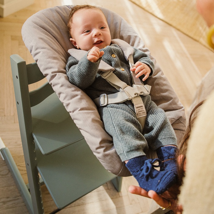 Montaż leżaczka Newborn Set na ramie krzesełka Stokke Tripp Trapp
