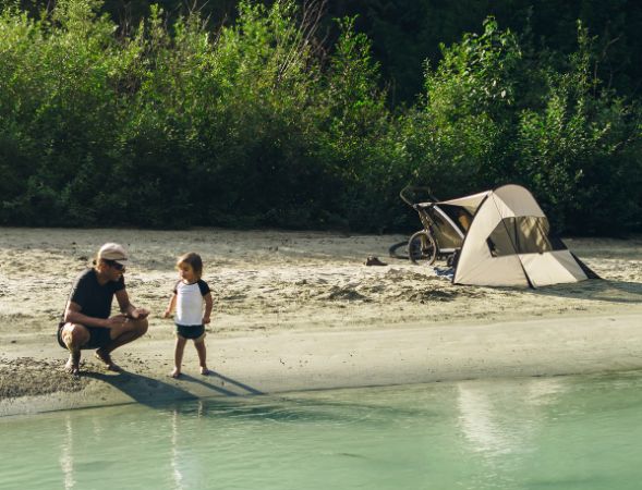 Thule Sun and Wind Tarp - funkcjonalny daszek przeciwsłoneczny i przeciwwiatrowy