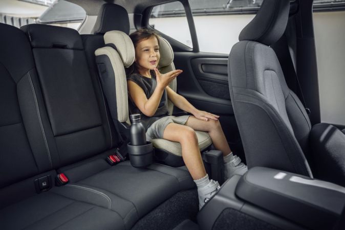 Thule Palm - fotelik samochodowy dla dzieci od 100 do 150 cm wzrostu