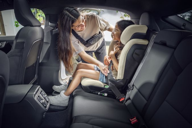 Thule Palm - fotelik dla dzieci 100-150 cm łatwo montowany w aucie