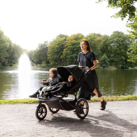 Thule Urban Glide 3 Double - komfortowy wózek biegowy dla dwójki dzieci z magnetyczną klamrą
