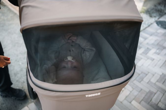 Thule Urban Glide 4-wheel - wózek z komfortową gondolą Bassinet