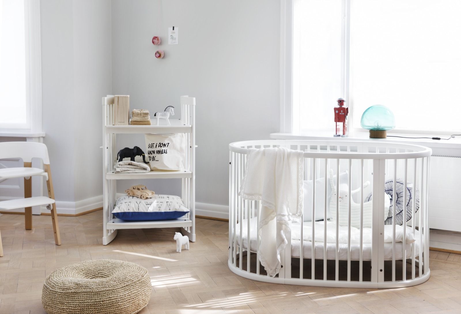Stokke, Sleepi - owalne łóżeczko z materacem do każdego pokoju dziecięcego