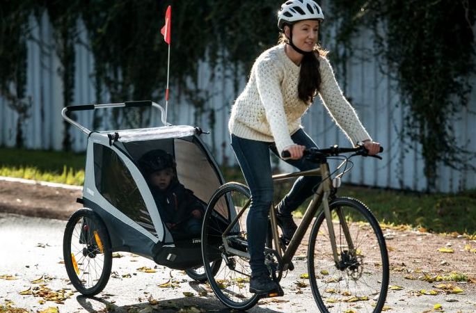 Thule Coaster XT - funkcjonalna 2-osobowa przyczepka rowerowa