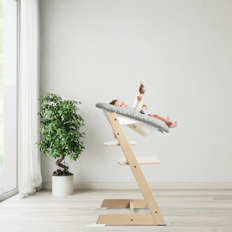 Niemowlę w module newborn do krzesełka używanego od urodzenia