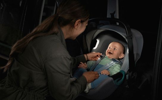 Britax Romer Baby-Safe iSense - fotelik samochodowy od urodzenia do 15 miesiąca życia w aucie