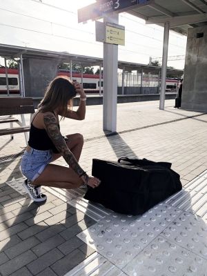 WEAREONECO. Travel Bag - wygodna torba transportowa